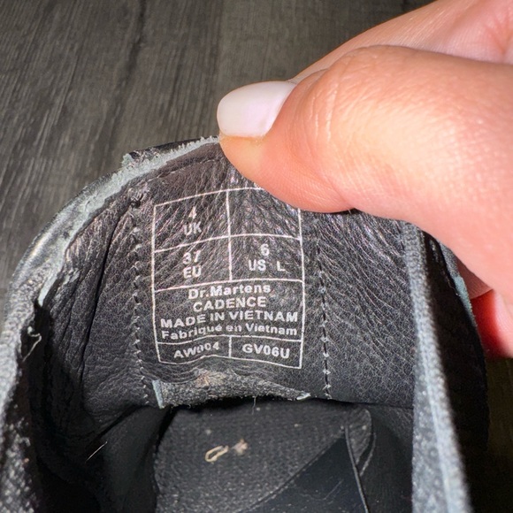 Dr. Martens CADENCE WOMEN'S LEATHER HEELED CHELSEA BOOTS size US 6/ 37 - Picture 2 of 4